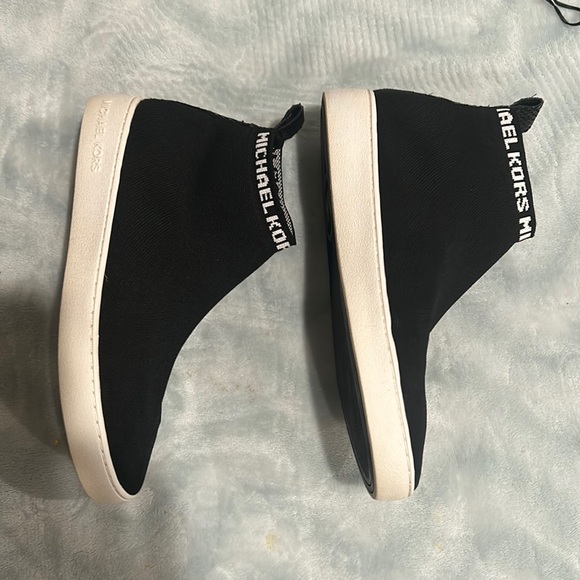 Michael kors brought used was to small - Picture 2 of 5